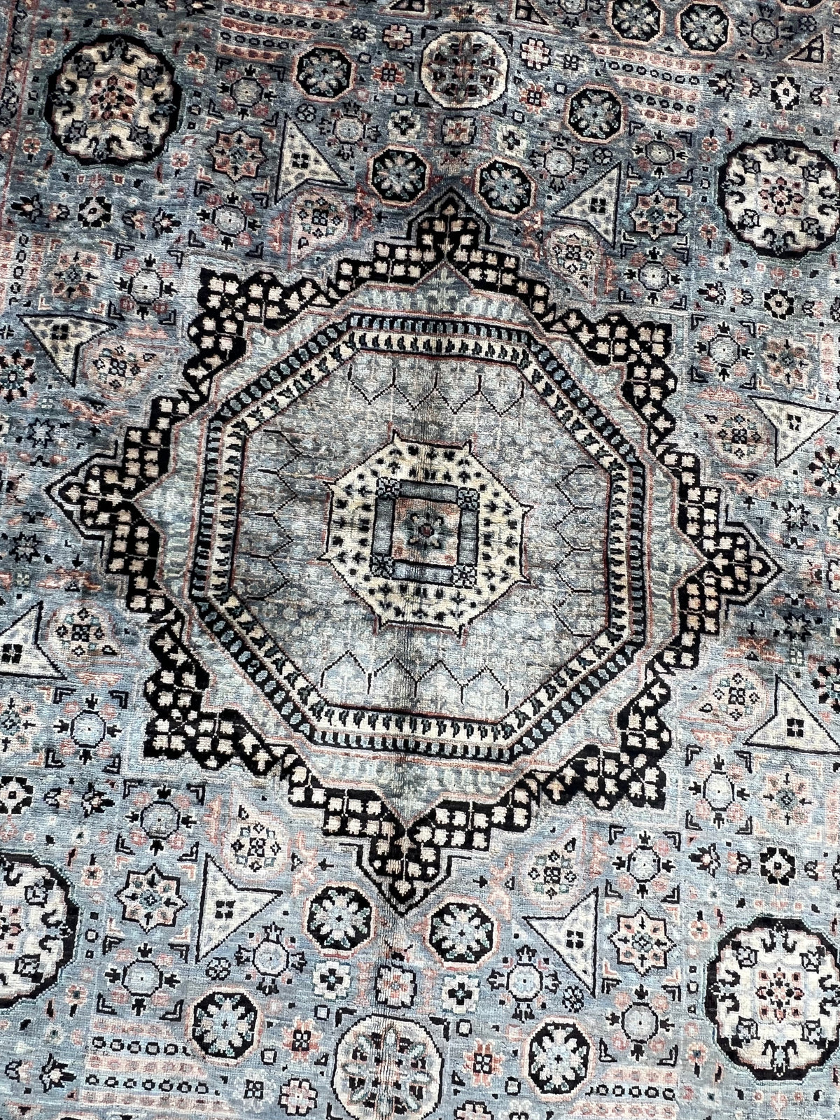 Oushak Rug History: Anatolian Weaving Heritage & Design Evolution