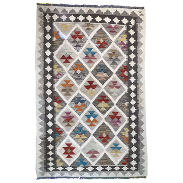 Kilim Rug Guide: Flatweave Techniques & Tribal Design Traditions