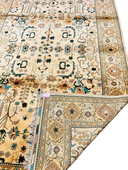 nan handwoven handwoven rug, traditional pattern, wool, detail view