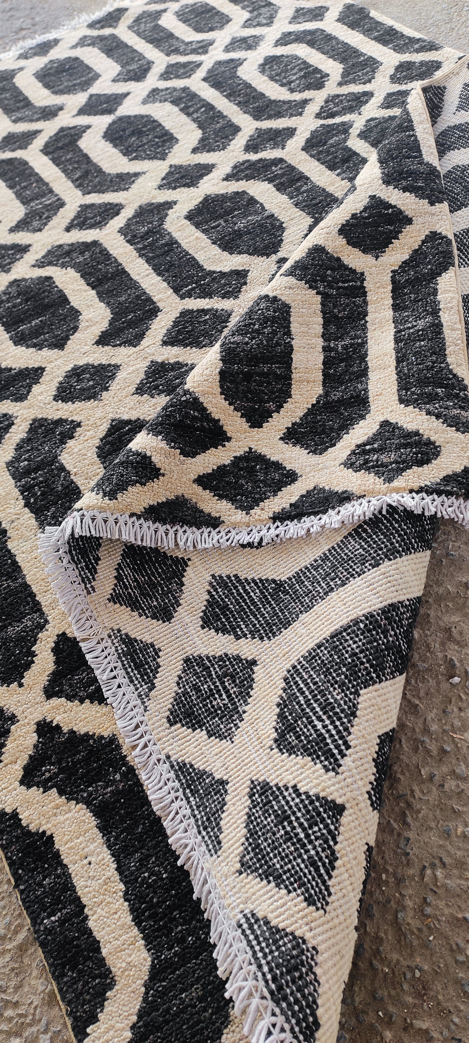 nan handwoven handwoven rug, traditional pattern, wool, detail view