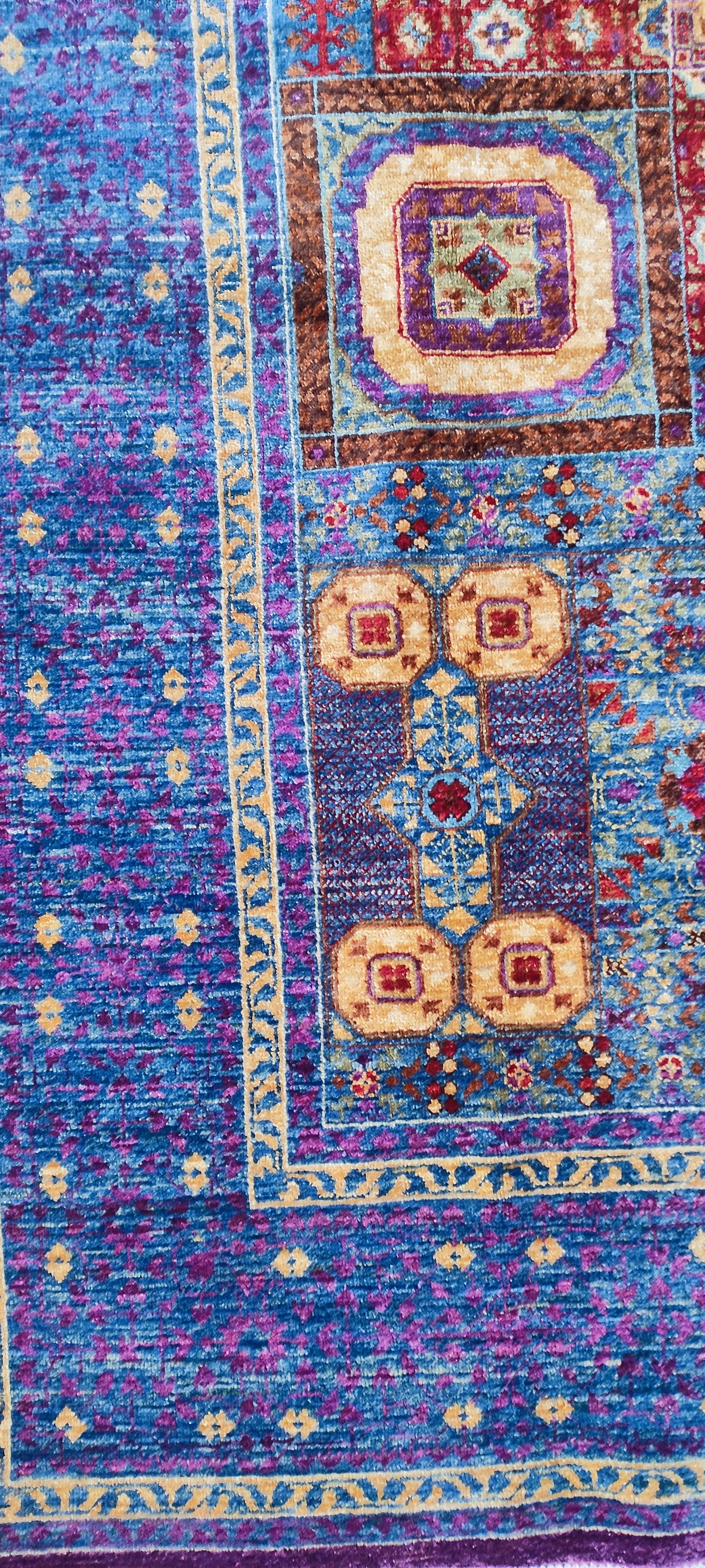 nan handwoven handwoven rug, traditional pattern, wool, detail view