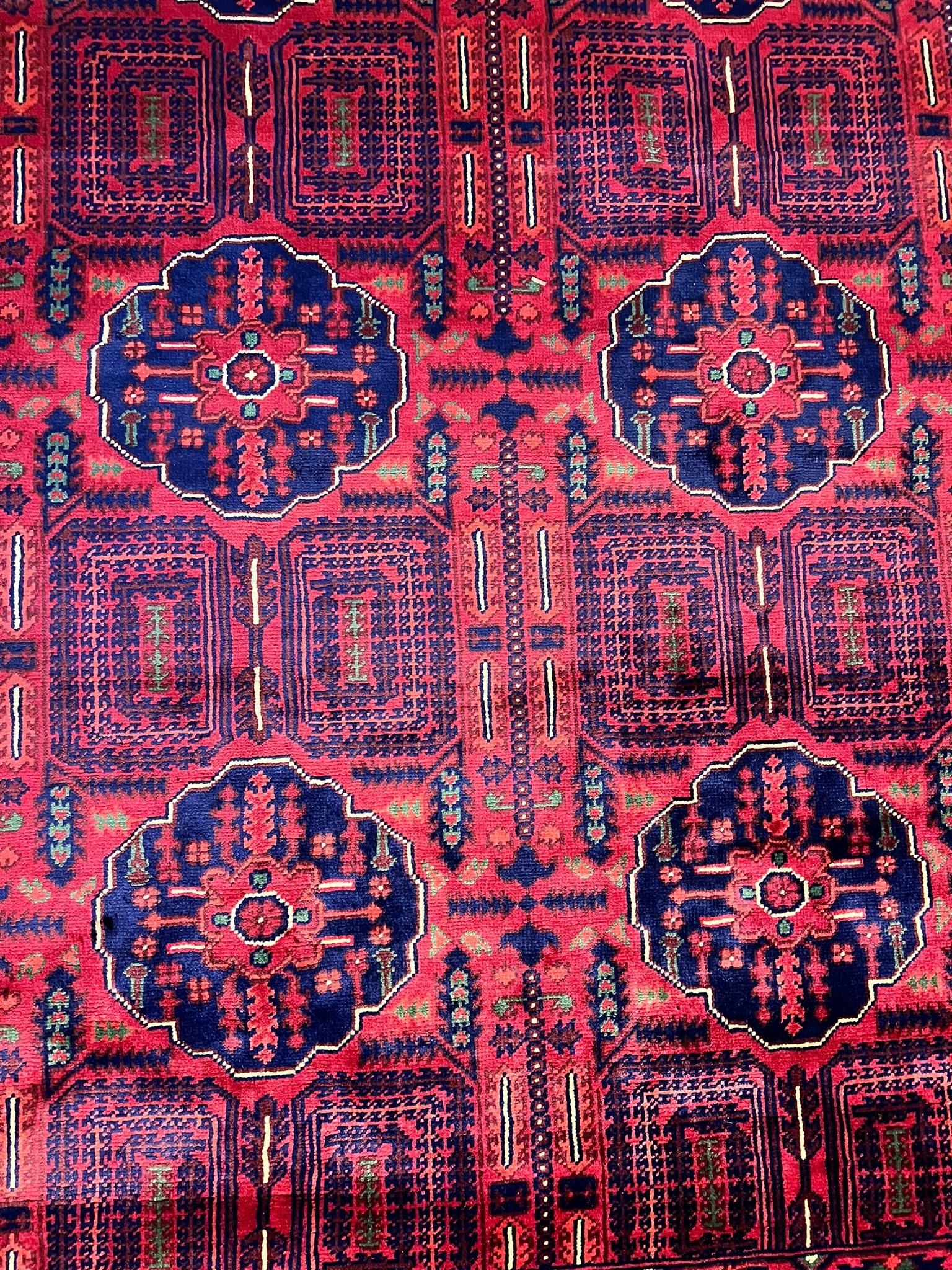 nan handwoven handwoven rug, traditional pattern, wool, detail view