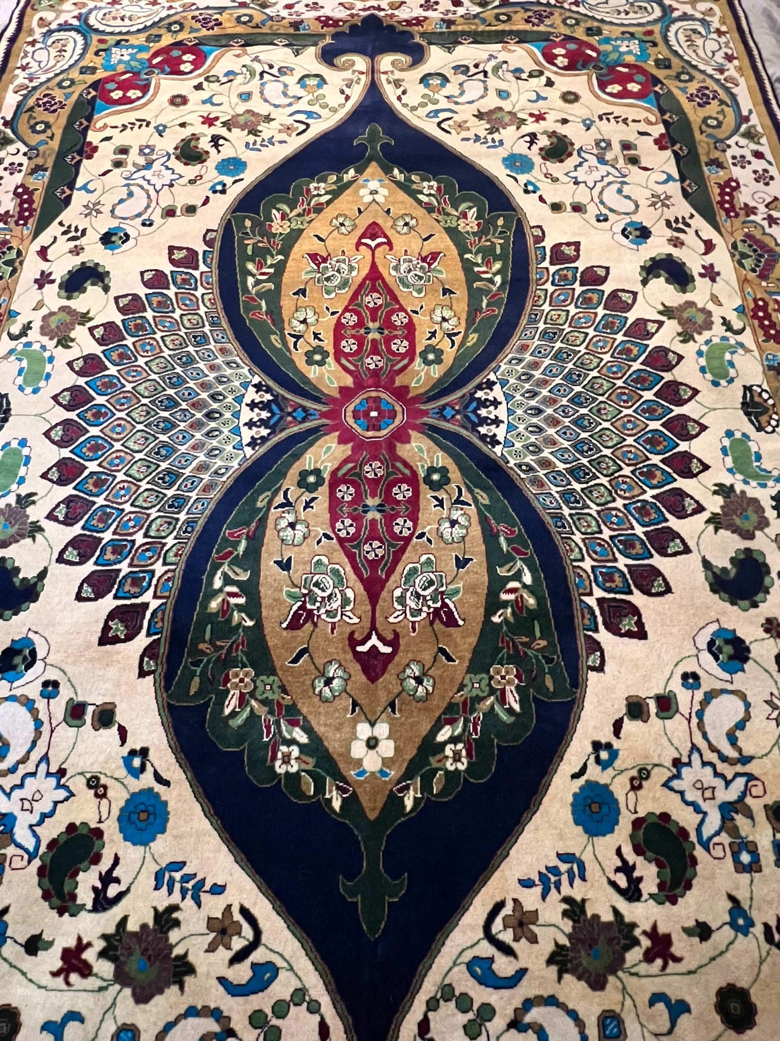 nan handwoven handwoven rug, traditional pattern, wool, detail view