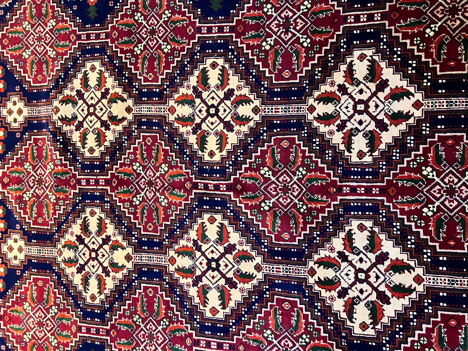 Hand woven Yusu Bai 6’1’’ X 9’1’’ · nan handwoven handwoven rug, traditional pattern, wool, detail view