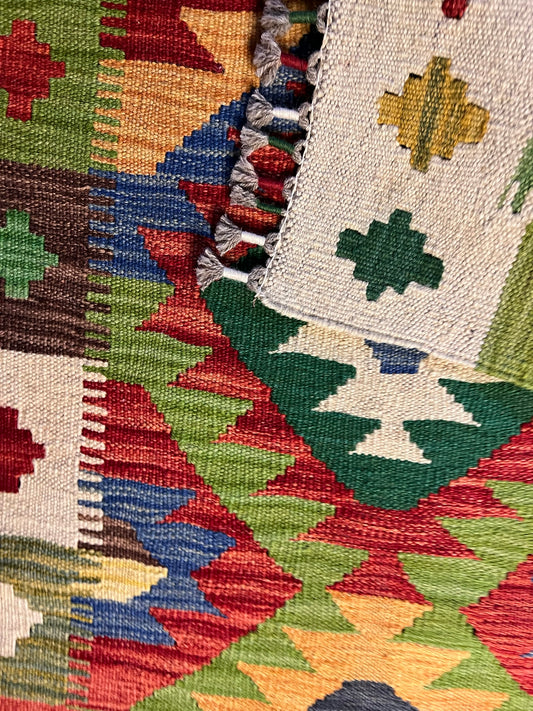 nan handwoven handwoven rug, traditional pattern, wool, detail view