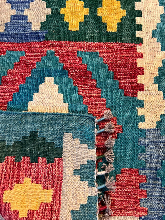 nan handwoven handwoven rug, traditional pattern, wool, detail view