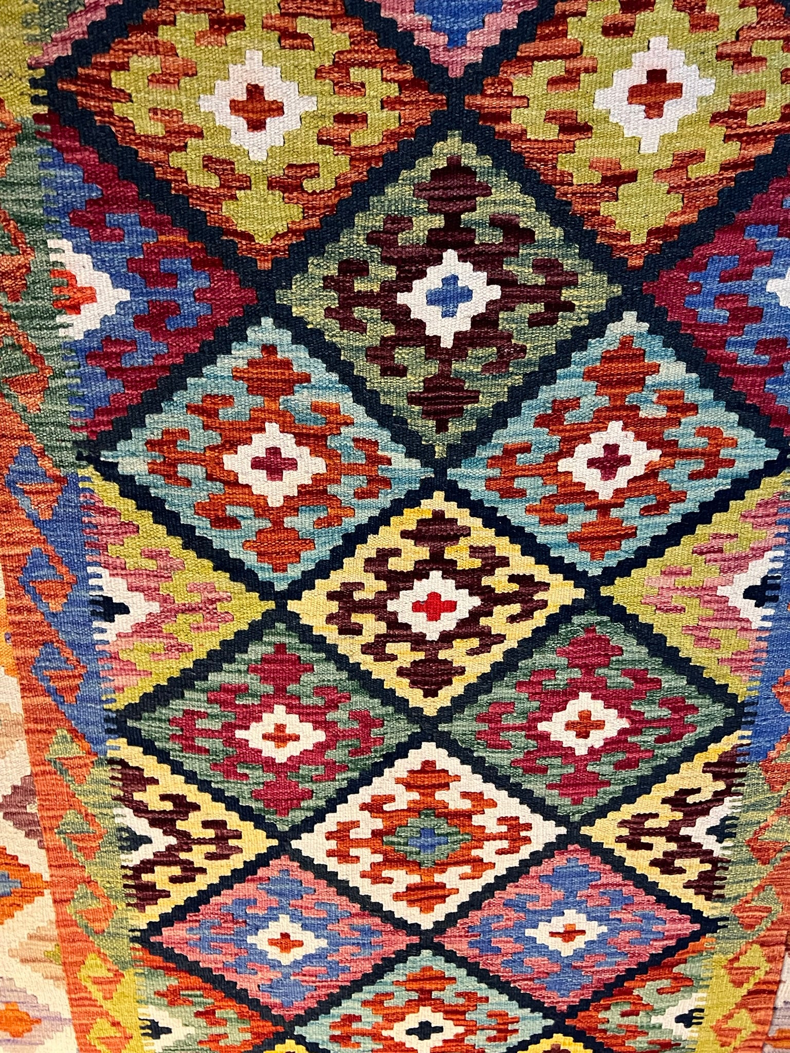 nan handwoven handwoven rug, traditional pattern, wool, detail view