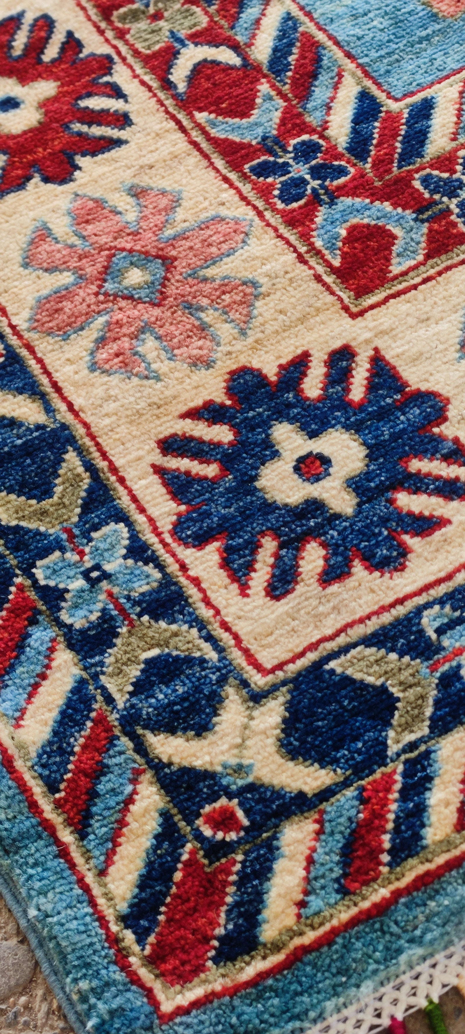 6.4′ × 4.10′ Mamluk Rug – Hand-Knotted Wool | Afghan Artisan Craftsmanship | Luxury Oriental Area Rug · nan handwoven handwoven rug, traditional pattern, wool, detail view