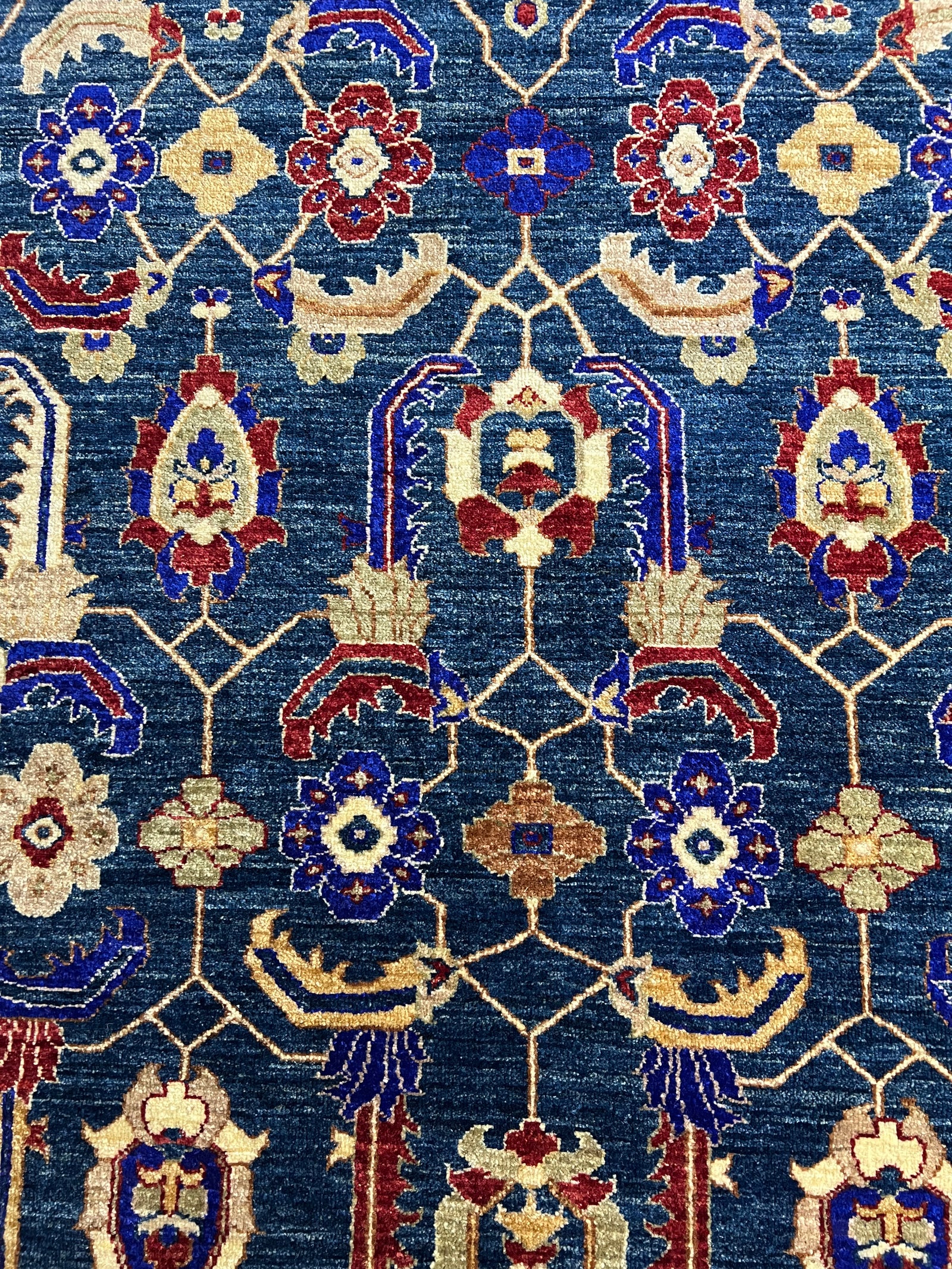 Oushak Luxury Hand-Knotted Wool Rug – 6′6″ × 5′2″ | Afghan Craftsmanship · Afghan hand-knotted Oushak rug showing traditional motifs and premium Ghazni wool texture