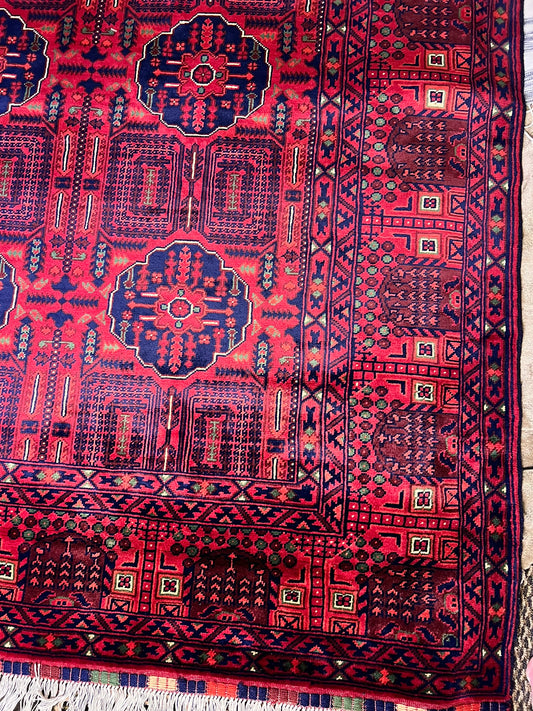 nan handwoven handwoven rug, traditional pattern, wool, detail view