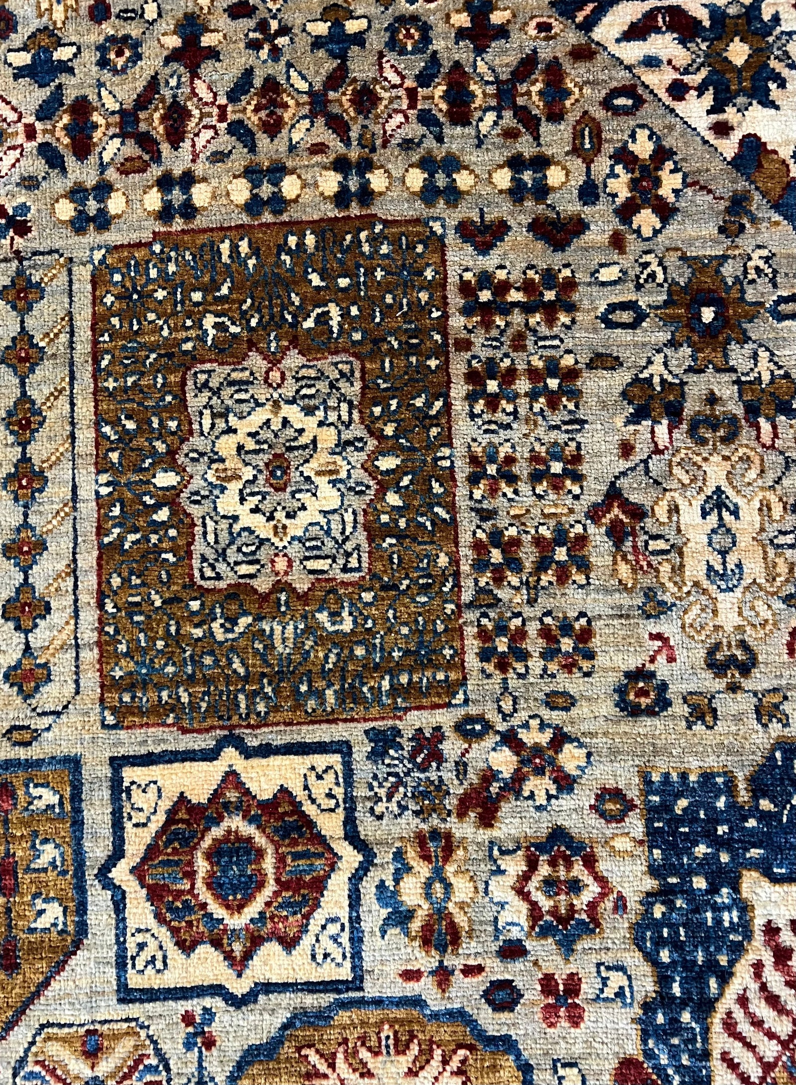 Mamluk Luxury Hand-Knotted Wool Rug – 7′1″ × 5′0″ | Afghan Craftsmanship · Handmade Mamluk wool rug 7'1x5'0 with classical geometric design and artisan Afghan craftsmanship