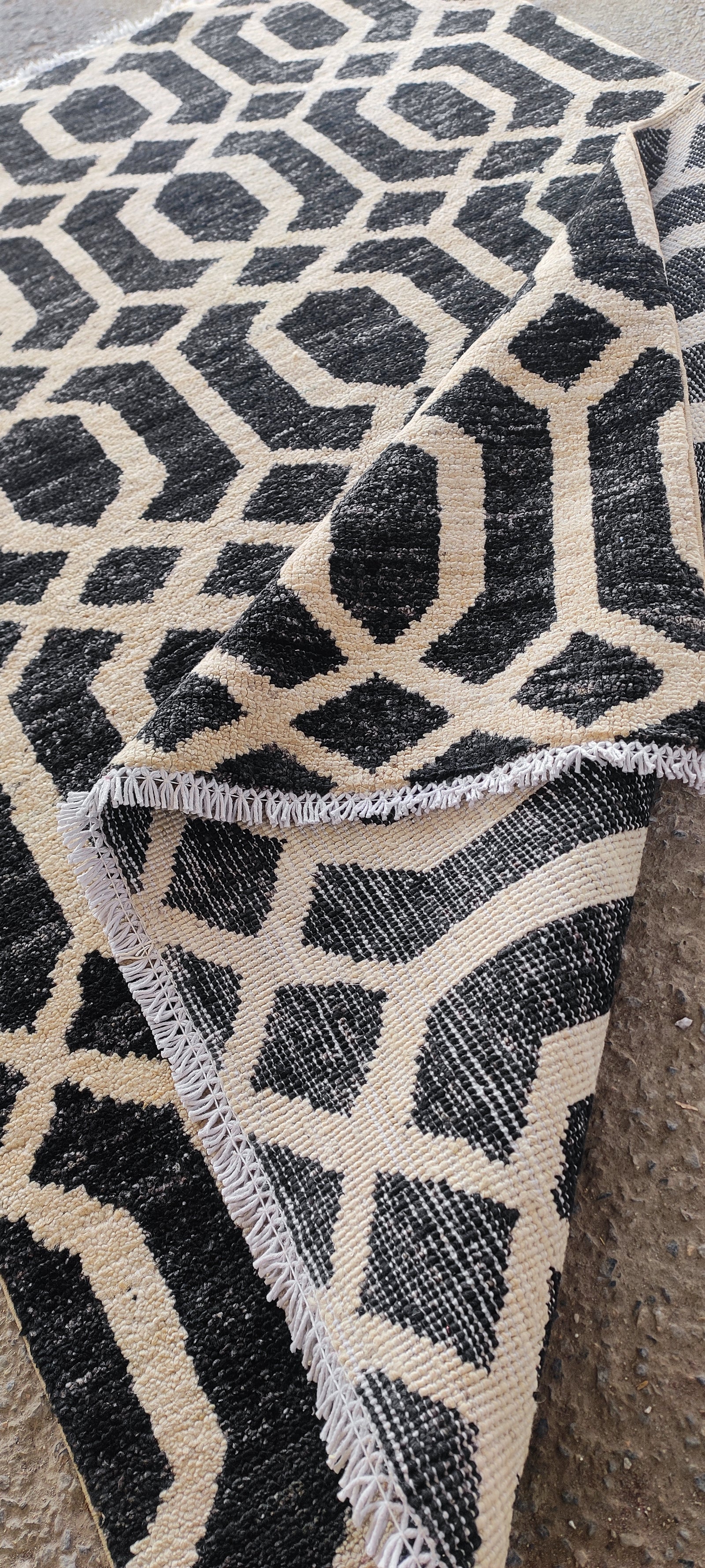 Vintage Embroidered Overdye Contemporary Handwoven Rug 3.9' x 5.9' · nan handwoven handwoven rug, traditional pattern, wool, detail view