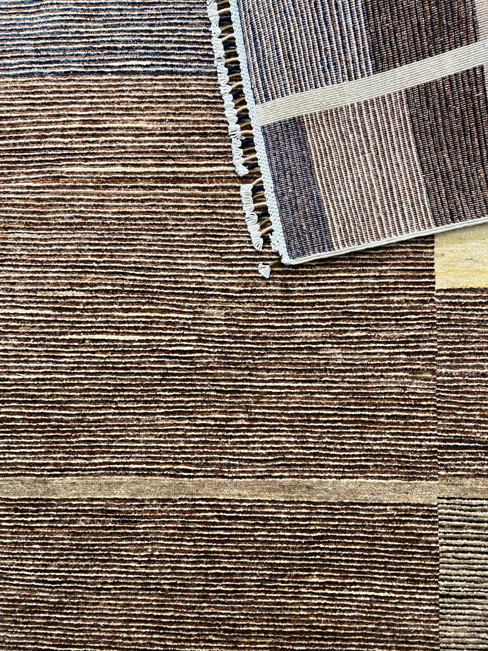 6.7′ × 5.1′ Modern Contemporary Rug – Handwoven Wool | Artisan Craftsmanship | Luxury Designer Area Rug · Corner detail of the handwoven Modern Contemporary rug showing texture and border.