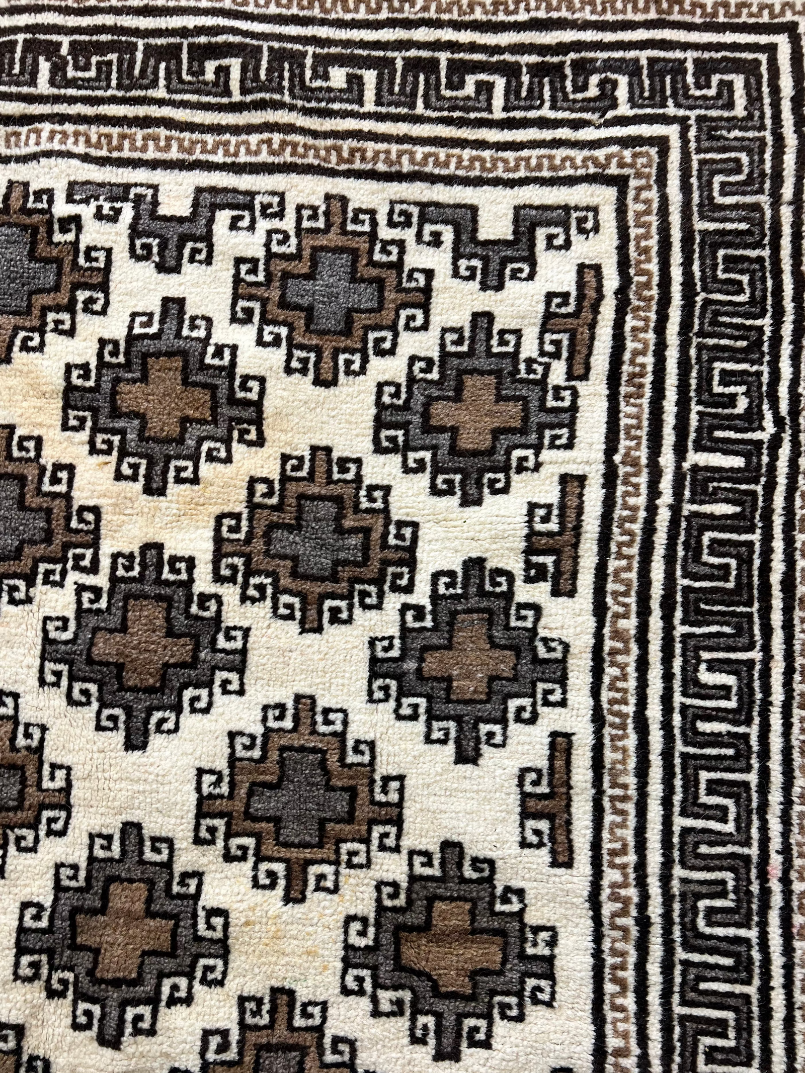 8.2′ × 5.9′ Antique Soft Plush Carpet – Hand-Knotted Wool | 80-Year-Old Heritage Weave | Luxury Vintage Oriental Area Rug · Vintage Oriental carpet heritage weave pattern detail 80-year-old antique rug
